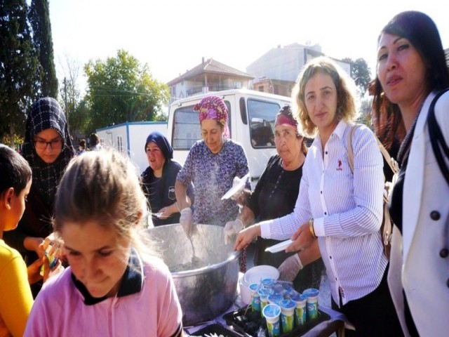 OKUL İHTİYAÇLARI İÇİN 'PİLAV ŞENLİĞİ'