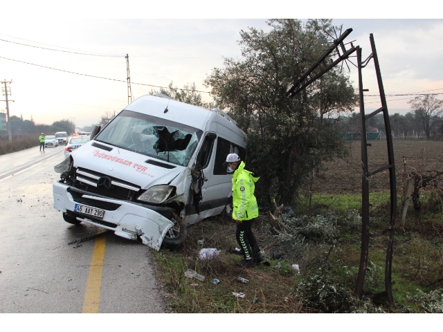 SERVİS KAYGANLAŞAN YOLDA DEVRİLDİ