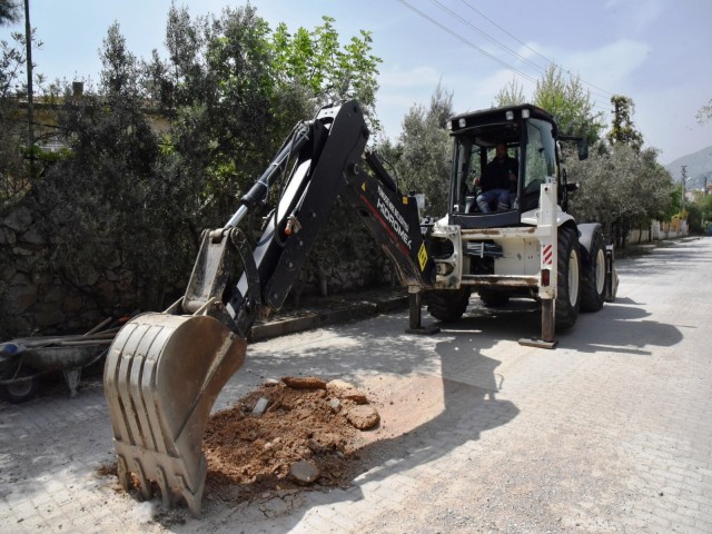 YUNUSEMRE'DE YOLLAR DÜZENLENİYOR