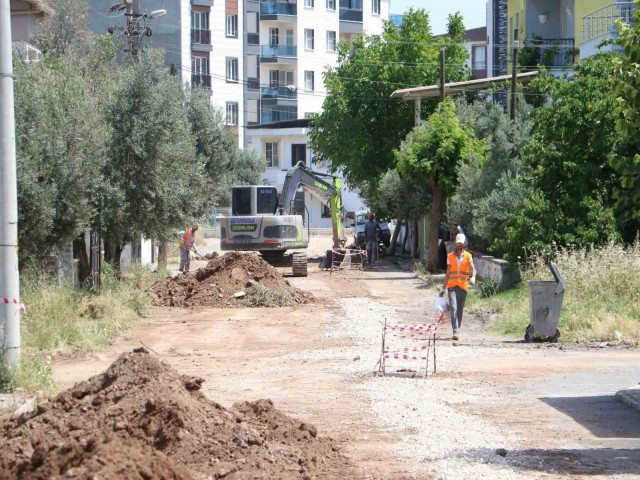 SEL MAĞDURU HACIİSHAK MAHALLESİ YAĞMUR SUYU HATTINA KAVUŞUYOR