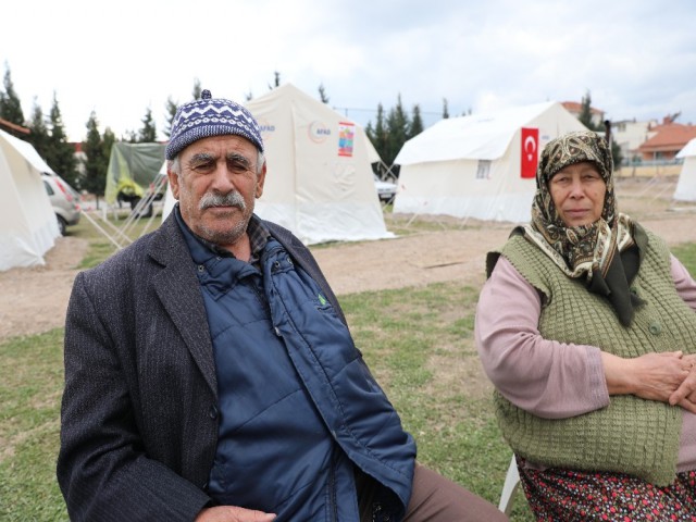 AKHİSAR'DA DEPREM KORKUSU DEVAM EDİYOR