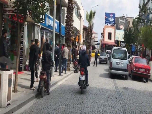 İLÇEDEKİ EN İŞLEK CADDE TRAFİĞE KAPANDI