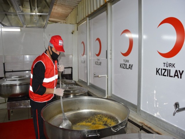 KIZILAY'DAN BİNLERCE İNSANA YARDIM