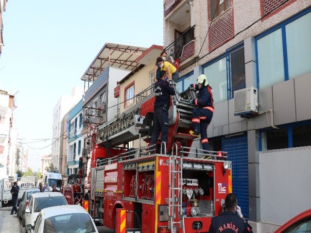 MERDİVEN BOŞLUĞUNDA YANGIN ÇIKTI