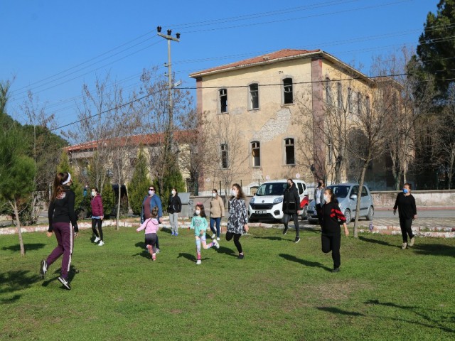 AKHİSAR'LI KADINLARA SABAH SPORU