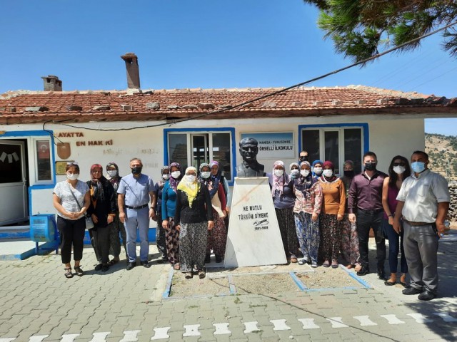 GELENEKSEL EL HALISINI YAŞATACAKLAR