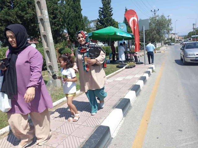 MEZARLIKLARDA BAYRAM YOĞUNLUĞU