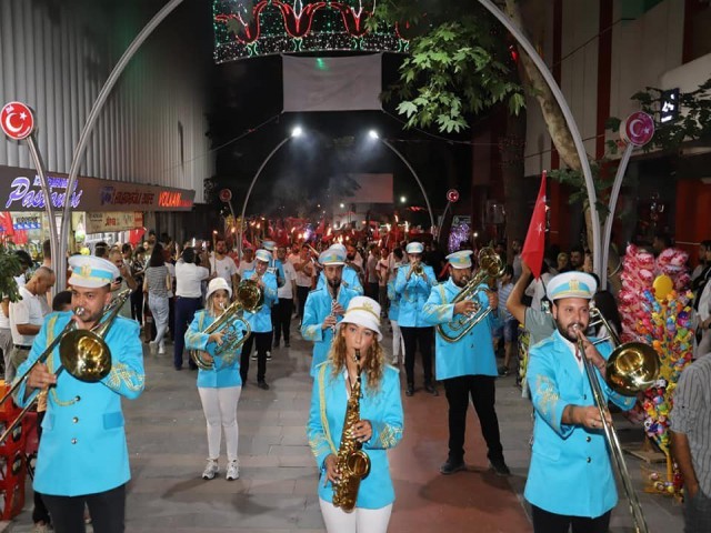 ÜZÜM FESTİVALİ ZAFER YÜRÜYÜŞÜ İLE BAŞLADI