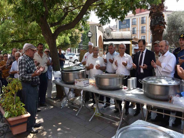 ŞEHİT AİLELERİNDEN AŞURE HAYRI