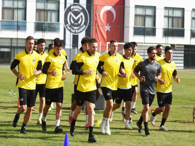 MANİSA FK'DA ÜMRANİYESPOR MESAİSİ DEVAM EDİYOR