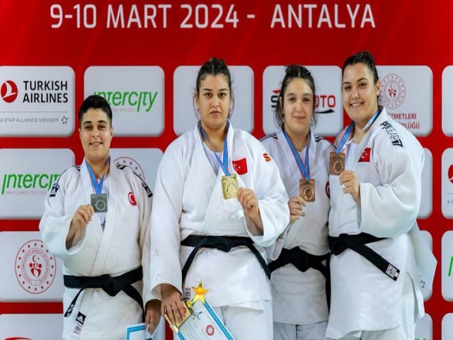 DUYGU DİRGEN'DEN BRONZ MADALYA