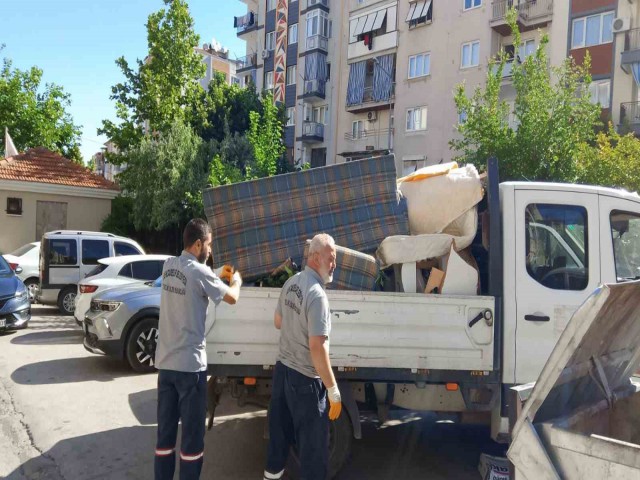 ŞEHZADELER'DE GÜNDE 6 TON ATIK TOPLANIYOR