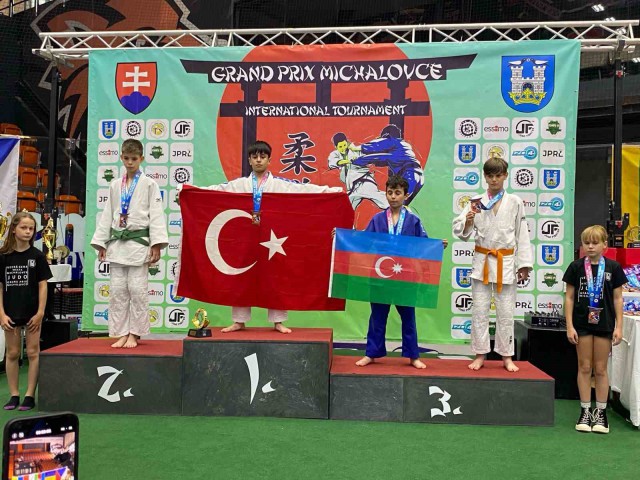 MANİSA BBSK JUDO TAKIMI SLOVAKYA'DA MADALYALARI TOPLADI