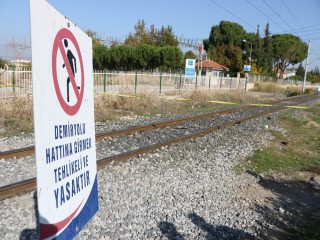 TRENİN ÇARPTIĞI ADAM AĞIR YARALANDI