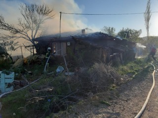 BAĞ EVİNDE KORKUTAN YANGIN