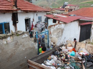 ÇÖP EVLERDEN 20 TRAKTÖR ÇÖP ÇIKTI