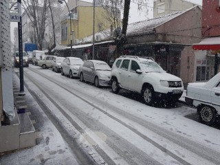 GÖRDES İLÇESİNDE KAR YAĞIŞI BAŞLADI