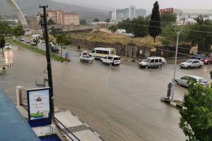 MANİSA'DA ŞİDDETLİ YAĞMUR VE FIRTINA