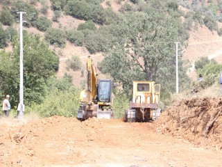 ALAŞEHİR'DE YOL GENİŞLETME ÇALIŞMASI