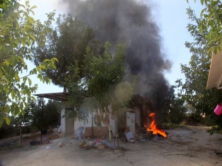 SALÇA YAPARKEN GARAJI YAKTILAR