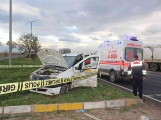 TIR İLE OTOMOBİL ÇARPIŞTI: 1 CAN KAYBI