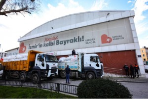 İZMİR BAYRAKLI'DAN 17 TIR YARDIM BÖLGEDE