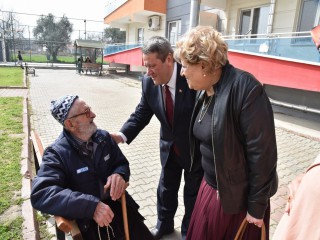 MANİSA DEPREMZEDELERİ BAĞRINA BASTI