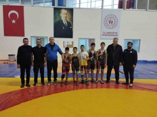 SARIGÖLLÜ GÜREŞÇİLER OKUL SPORLARINDA MADALYALARI TOPLADI