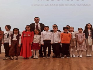 OKUDUKLARI ŞİİRLERLE DUYGU DOLU ANLAR YAŞATTILAR