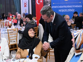 VALİ ÜNLÜ'DEN ŞEHİT AİLELERİ ONURUNA İFTAR