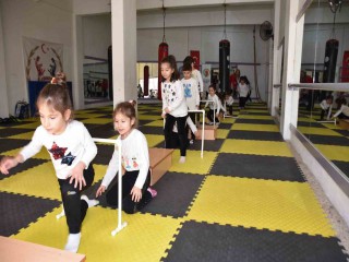 ŞEHZADELER BELEDİYESİ'NDEN ÇOCUKLARA CİMNASTİK KURSU