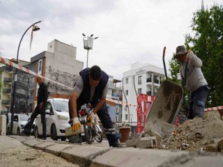 YUNUSEMRE BOZULAN KALDIRIMLARI ONARIYOR