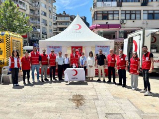 MANİSA'DA TÜRK KIZILAY KURBAN BAĞIŞ STANDI AÇILDI